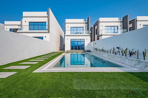 Best Deal 3BR + maid's w/ Pool Perfect for Groups