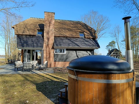 Top performing Airbnb: Villa Wellness 8 | EuroParcs Veluwemeer in Verspreide Huizen Zuiderzeeland Nunspeet