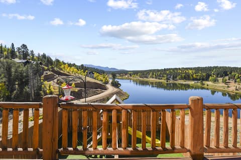 Lakefront w Pikes Peak views HOT TUB