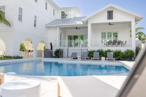 Floralee House at Lunara Bay