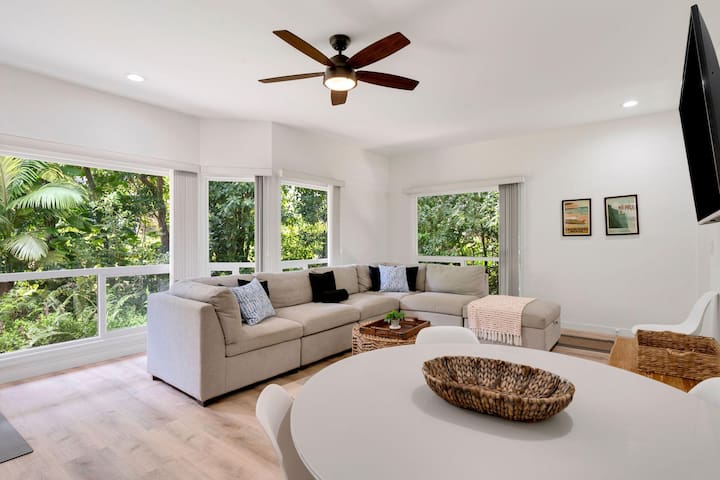 Bright & Airy Princeville Home with High-Speed WiF