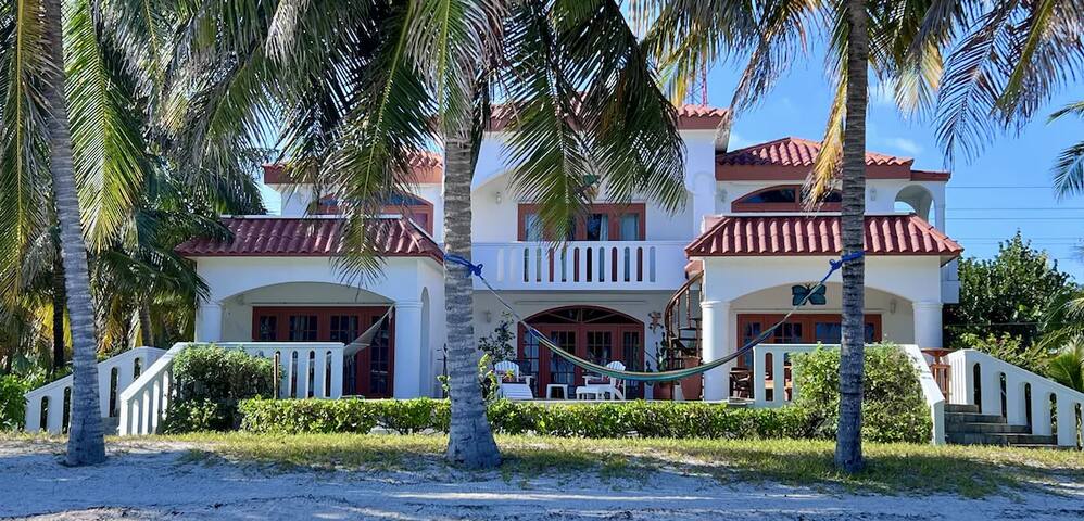 5 BR Beachfront Luxury Holiday Home w/ Pool / Pier