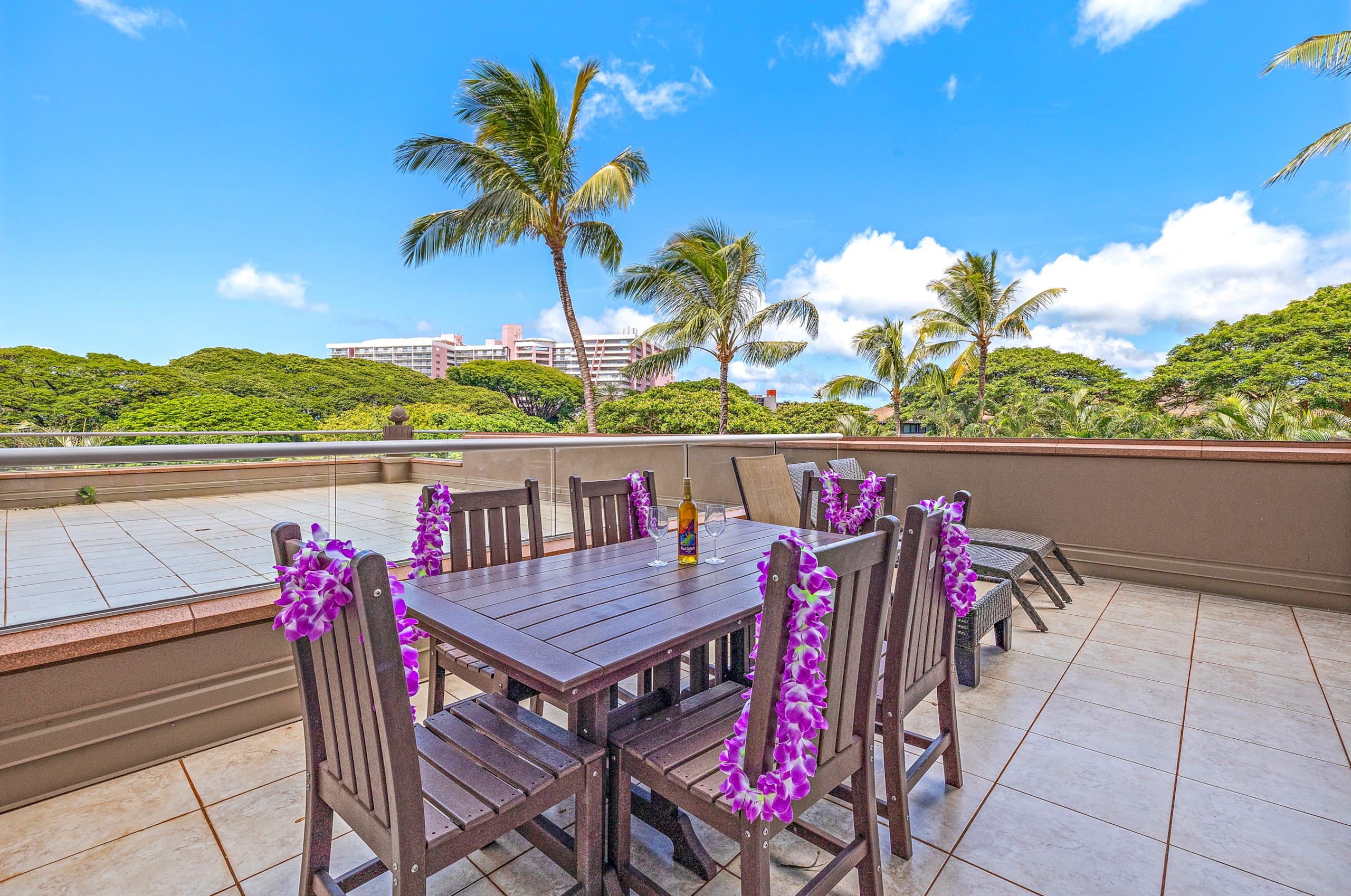 Honua Kai K232 Modern Condo Indoor-Outdoor Living - Image 8