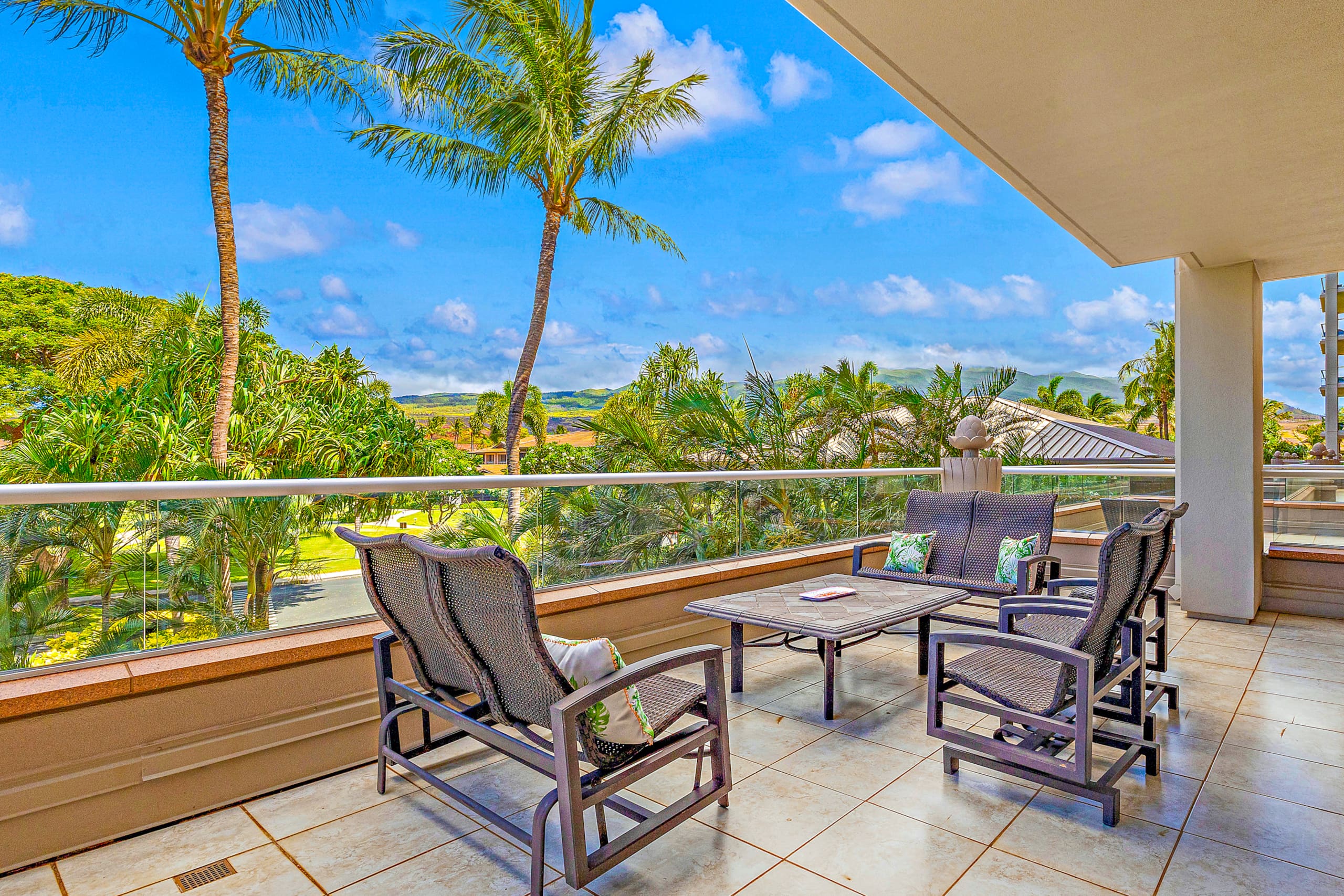 Honua Kai K232 Modern Condo Indoor-Outdoor Living - Image 1