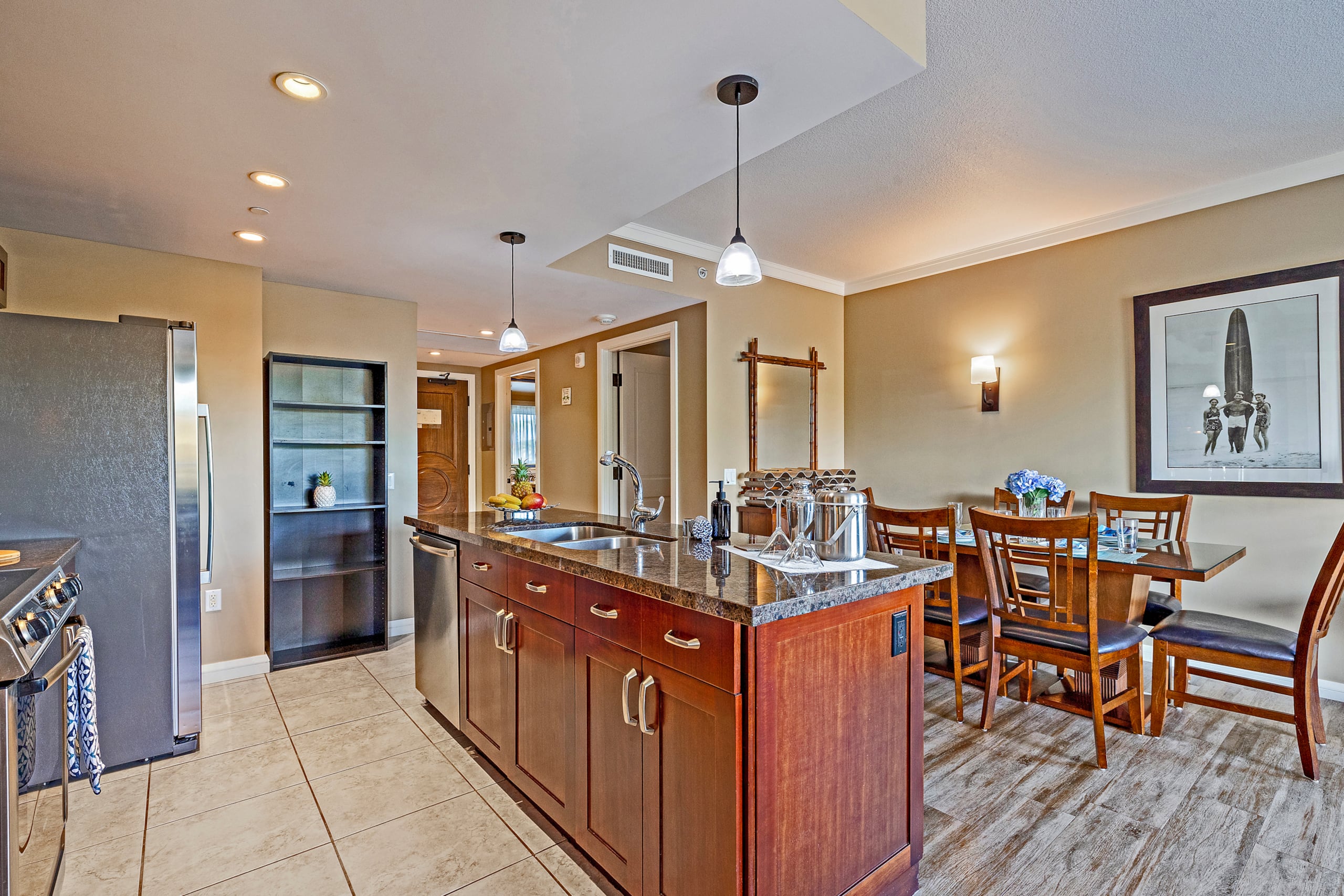 Honua Kai K232 Modern Condo Indoor-Outdoor Living - Image 18