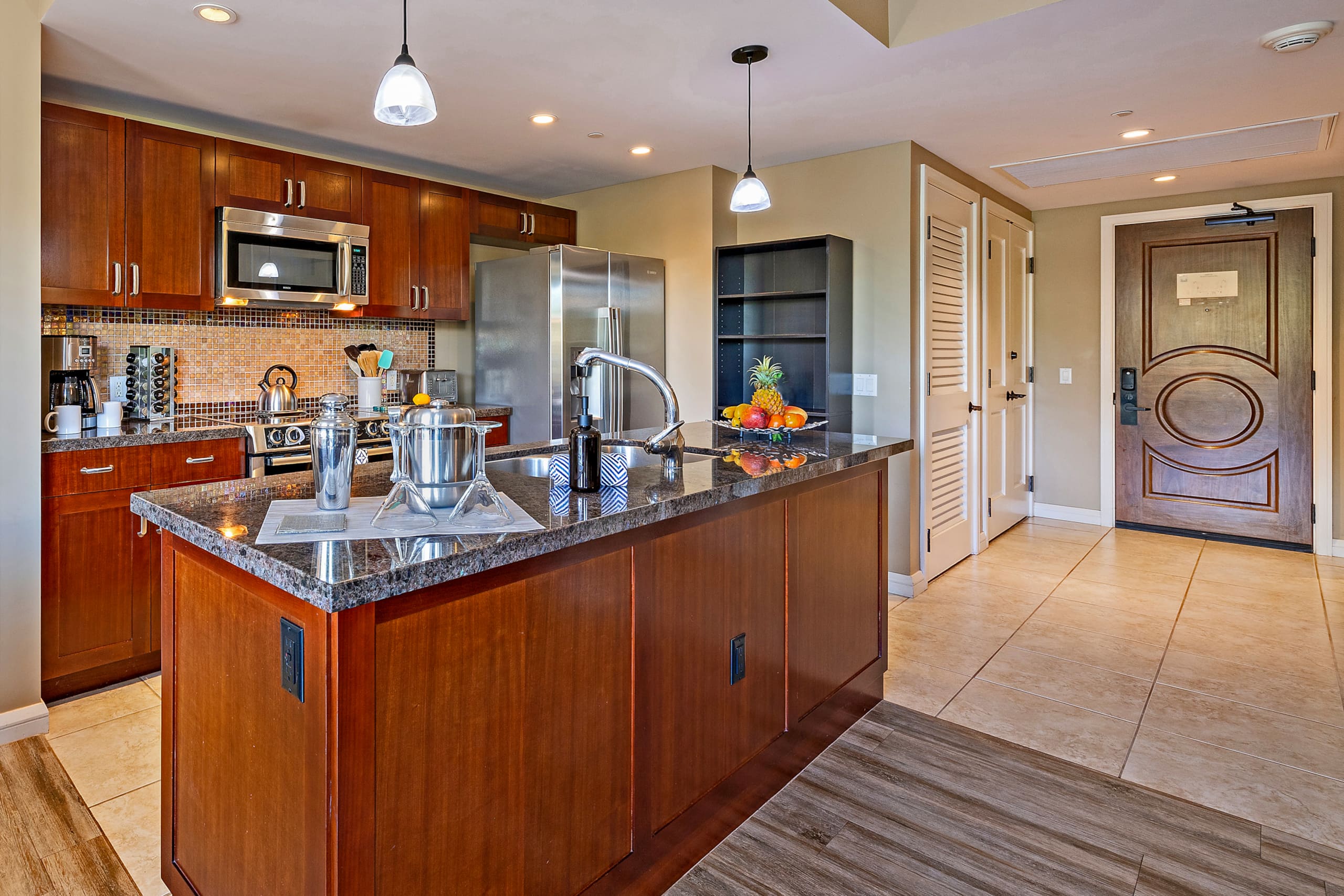 Honua Kai K232 Modern Condo Indoor-Outdoor Living - Image 15