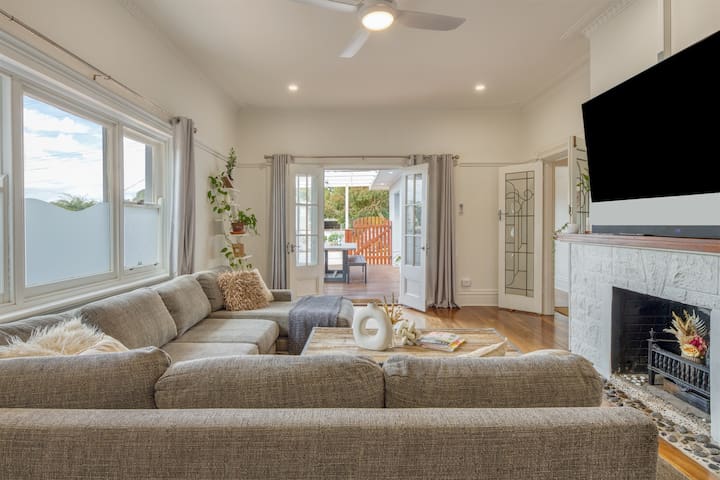 Character-Filled Home Near Scarborough Beach gallery image 2