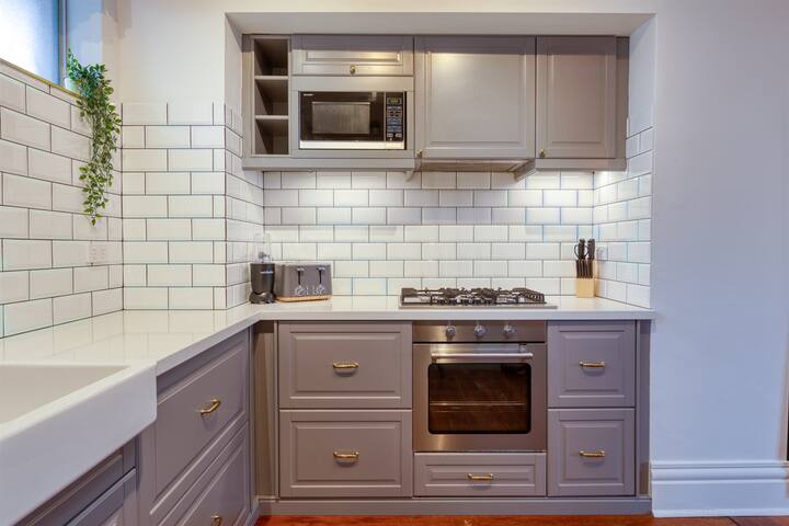 Character-Filled Home Near Scarborough Beach gallery image 4