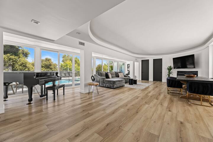 Tarzana Modern Gem w/ Pool & Soccer Field gallery image 3