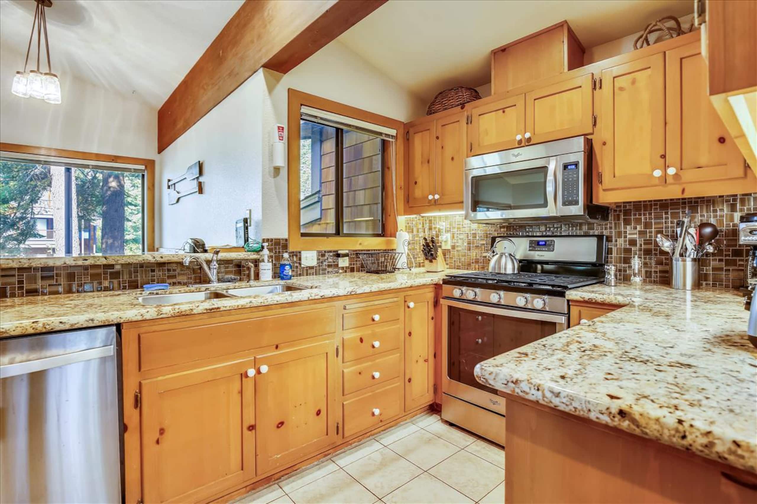 Rocky Ridge Condo with Private Beach Access - Photo 6