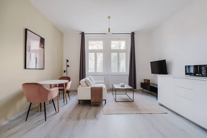 Blueground | Prague 10, Fully Equipped & Nr Park - Praga