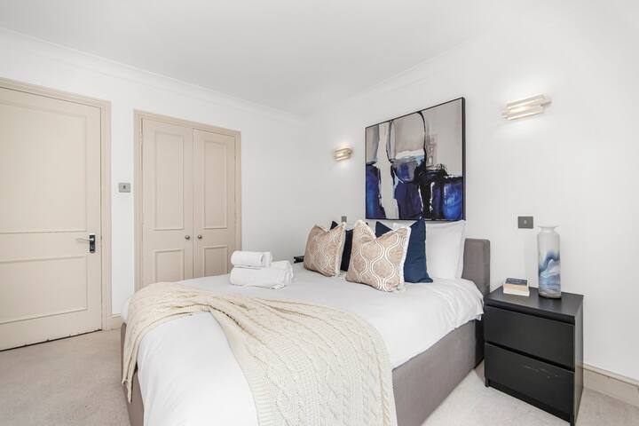 Mayfair Apartment with Balcony- 2 Bed & 2 Bath gallery image 5