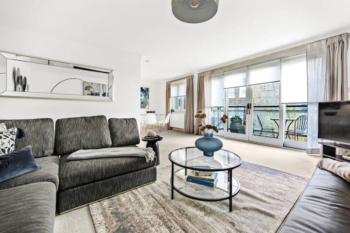 Mayfair Apartment with Balcony- 2 Bed & 2 Bath