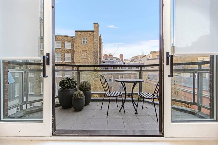 Mayfair Apartment with Balcony- 2 Bed & 2 Bath gallery image 2