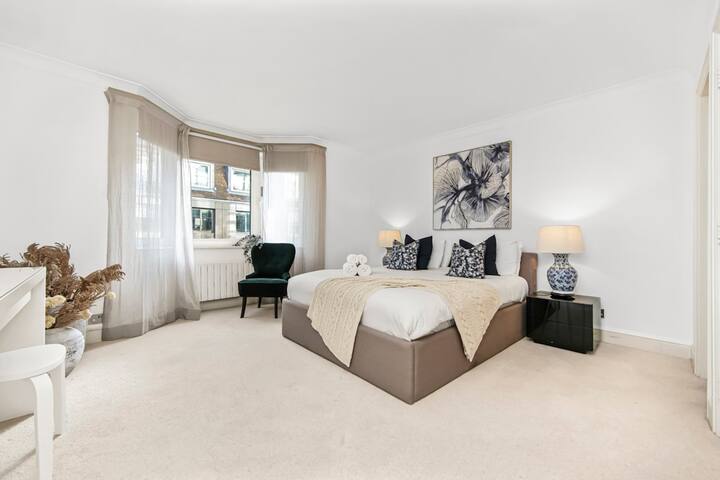 Mayfair Apartment with Balcony- 2 Bed & 2 Bath gallery image 3