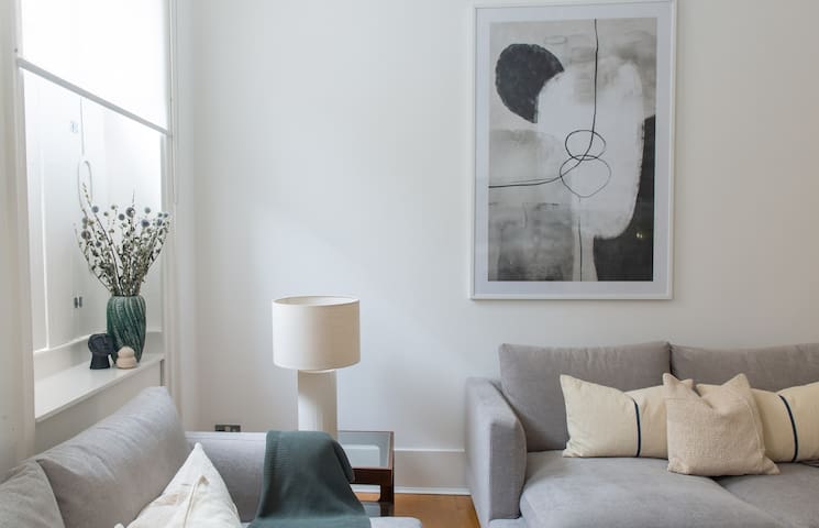 3 Bed- Central London- Private Garden gallery image 3