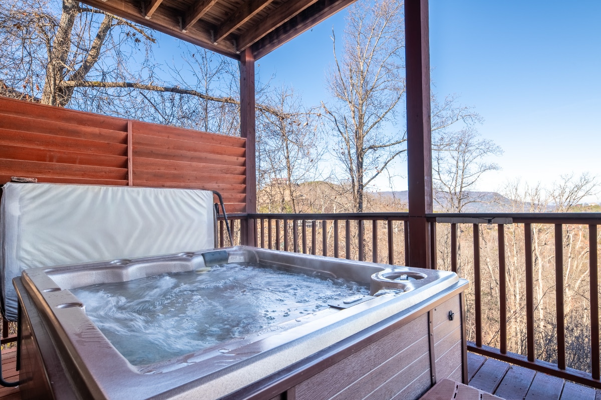 Cozy Cabin w/ HOT TUB! Pool Table + Firepit + WiFi
