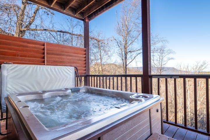 Cozy Cabin W/ Hot Tub! Pool Table + Firepit + Wifi - Pigeon Forge, TN