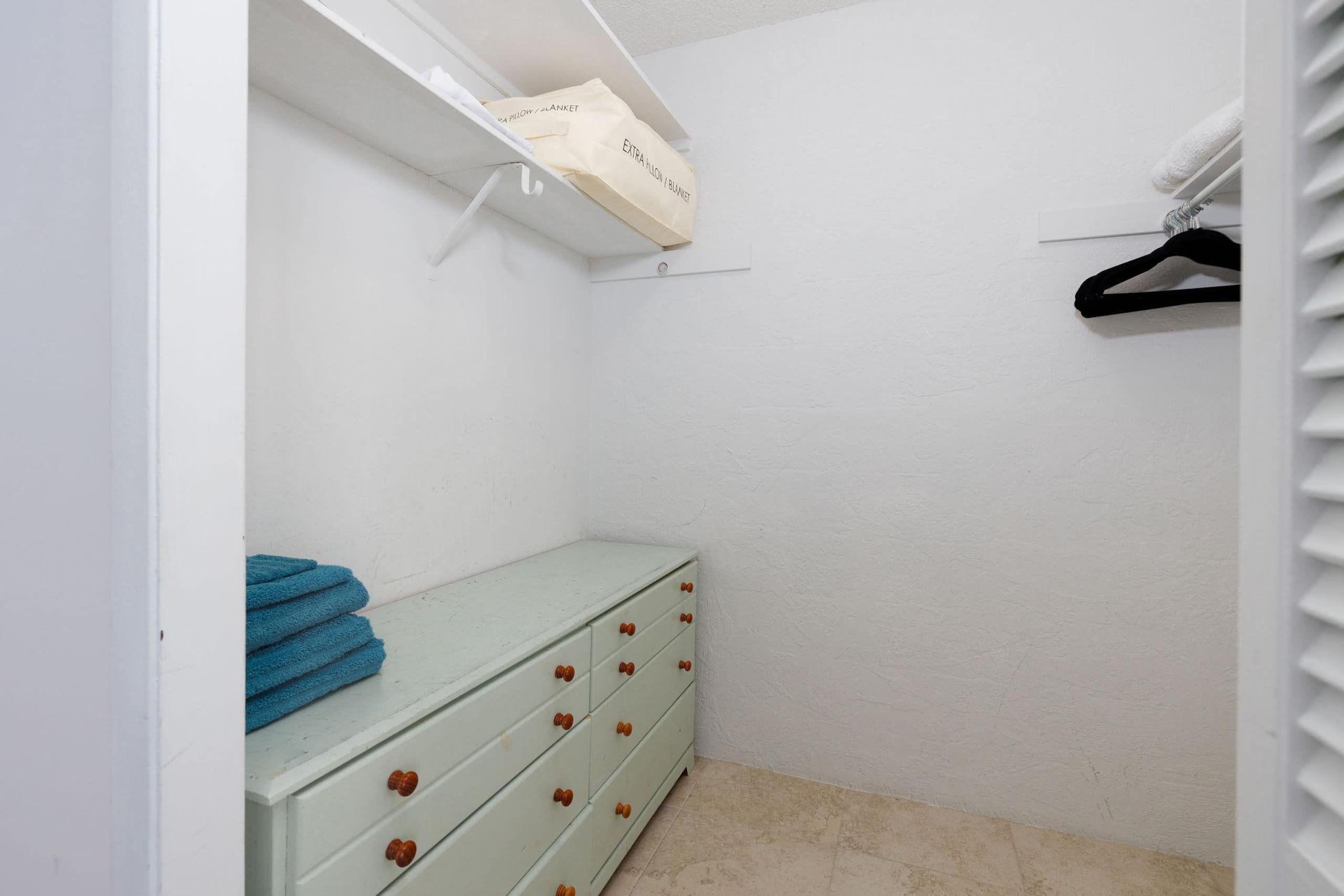 Condo in Kailua-Kona · ★4.78 · 1 bedroom · 2 beds · 1 private bath - Image 18