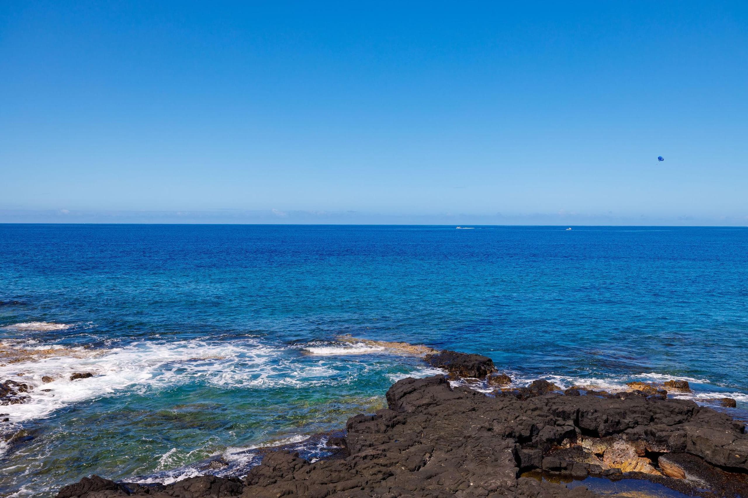 Condo in Kailua-Kona · ★4.78 · 1 bedroom · 2 beds · 1 private bath - Image 36