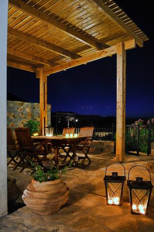 Spacious villa with private pool and sea view, jus gallery image 3