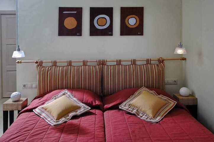 Spacious villa with private pool and sea view, jus gallery image 4