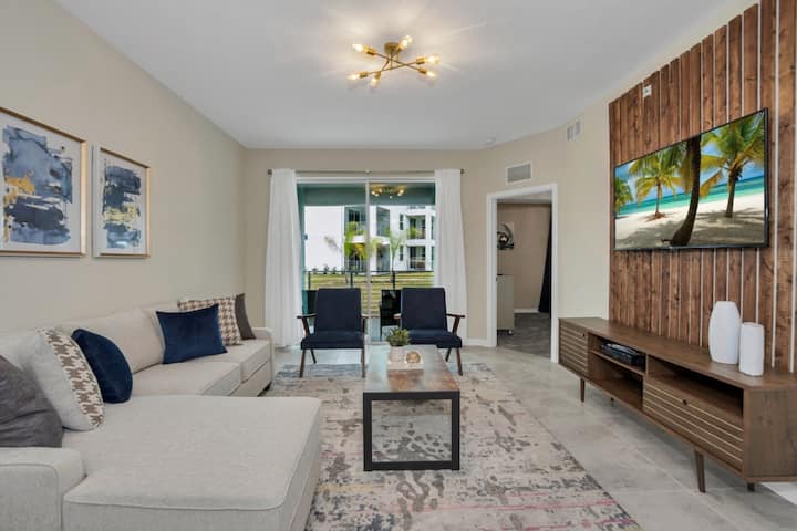 Modern Condo In Gated Resort, Minutes To Disney - Lake Buena Vista, FL