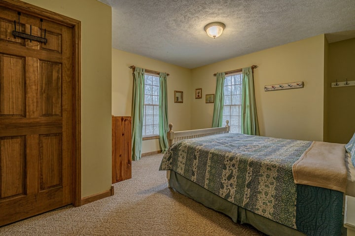 Uživajte u opuštajućem boravku u udobnoj gostinjskoj sobi osmišljenoj za maksimalnu udobnost i opuštanje.