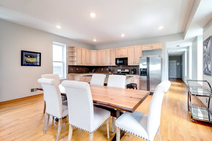 3 Flat Building Downtown – With Private Patios gallery image 5