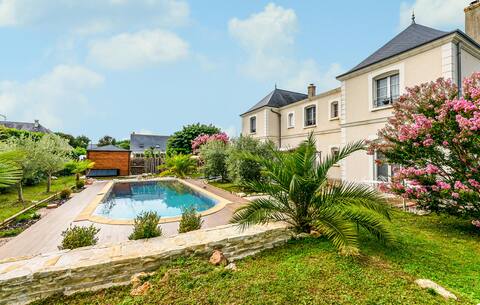 Beautiful home in Saint-Cyr-Sur-Loire