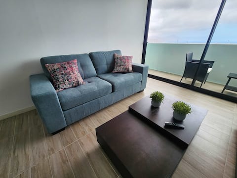 HOM 2-bed on the 25th floor · Sea view, parking