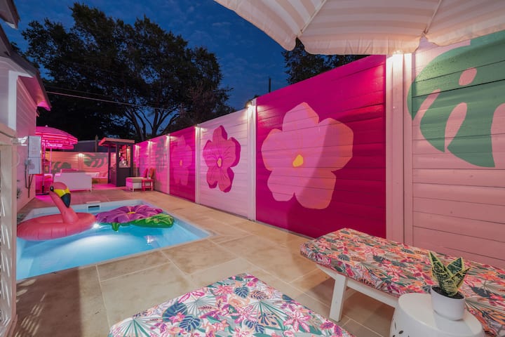 Pink Pony Club | Lux Heated Pool | Near Airport+DT - Houses for