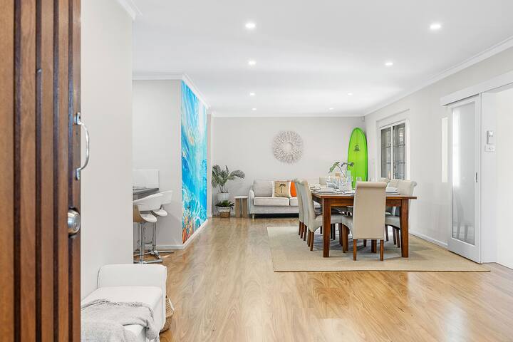 Twin Palms: 4BRM Coastal Retreat with Pool & BBQ. gallery image 4