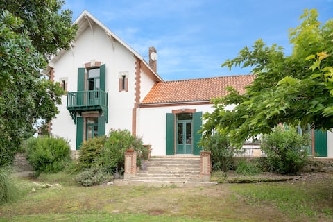 Villa 200m from the sea, 12 adults and 1 child