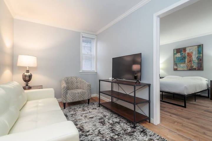 Fully Furnished Rental In Old Town - 2 Beds - 2r - Chicago, IL