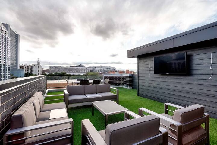 2 Newly Built Luxury Condos with Private Roofdeck! gallery image 4