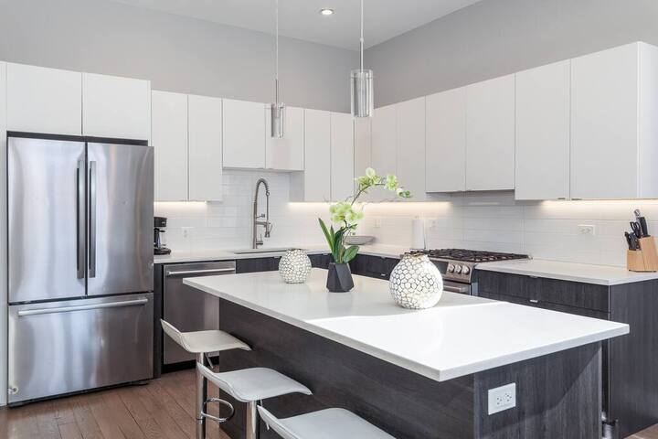 2 Newly Built Luxury Condos with Private Roofdeck! gallery image 2