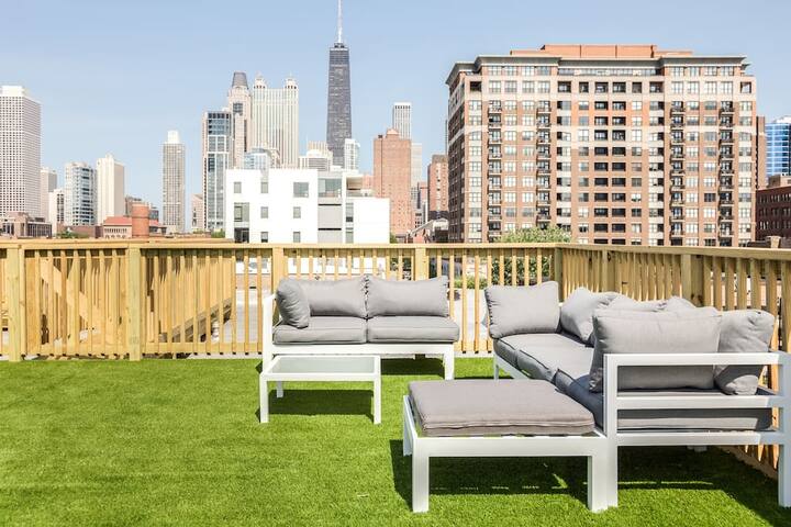The Orleans – Floor 2 Private roof deck Patio! gallery image 3
