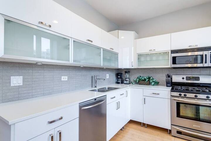 870 1&2 – 2 Separate Suites in same building gallery image 3