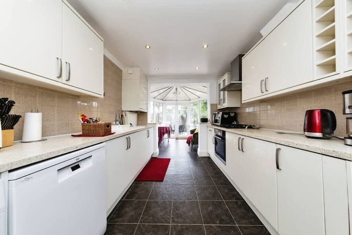 Elegant 3-bedroom House In London - Londen