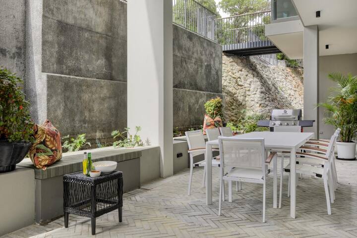 Vista Maris – Luxury Apt in Camps Bay with pool gallery image 5