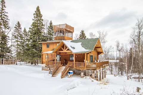 Eagles Nest: An awe-inspiring log home in Tofte,MN
