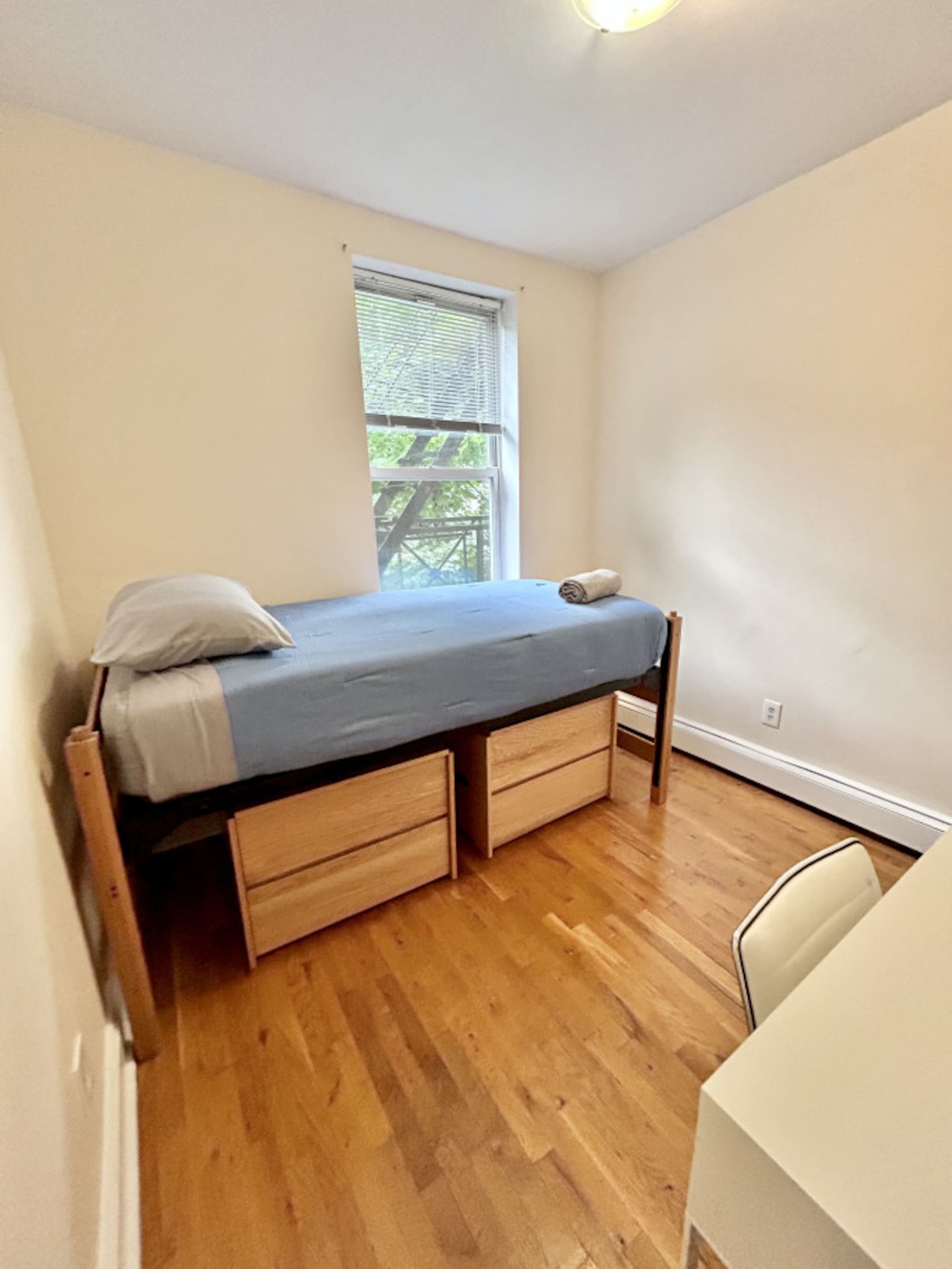 324 • 2BR/2BA • Charming & Bright • 20 Min to NYC - Photo 5