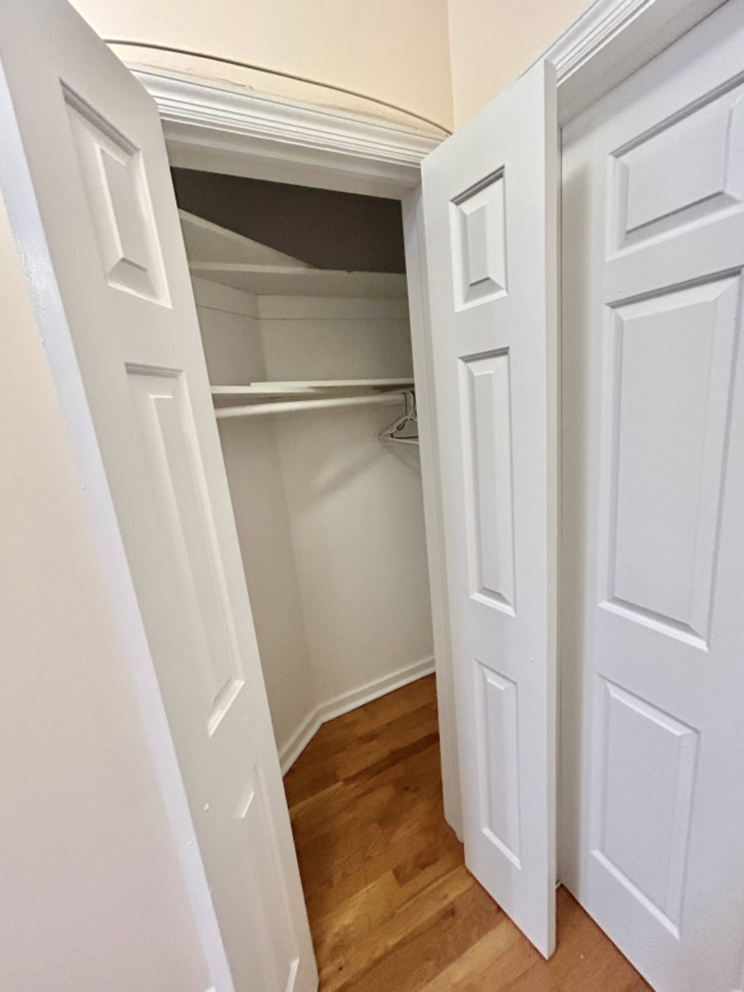 324 • 2BR/2BA • Charming & Bright • 20 Min to NYC - Photo 8