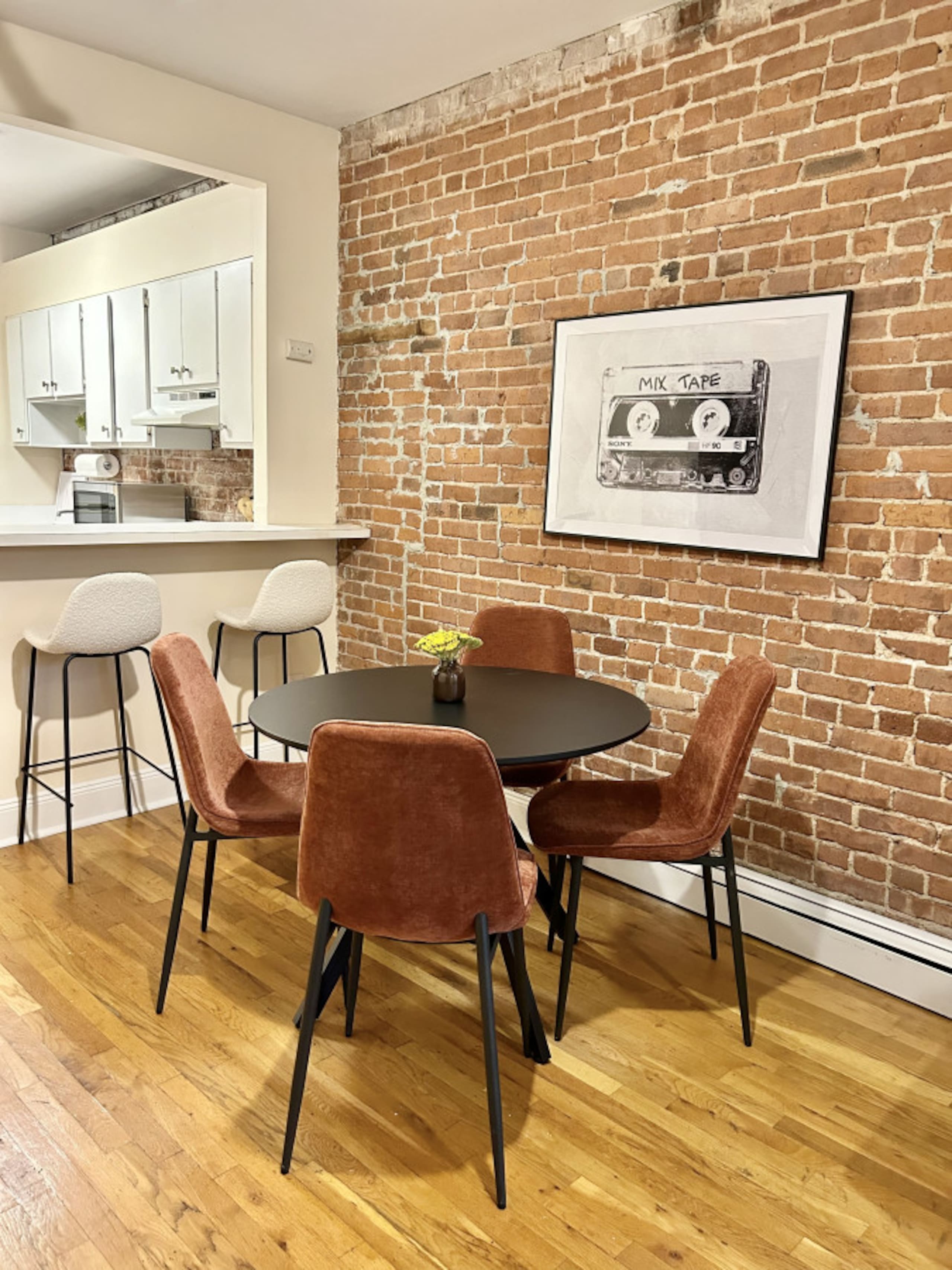 324 • 2BR/2BA • Charming & Bright • 20 Min to NYC - Photo 2