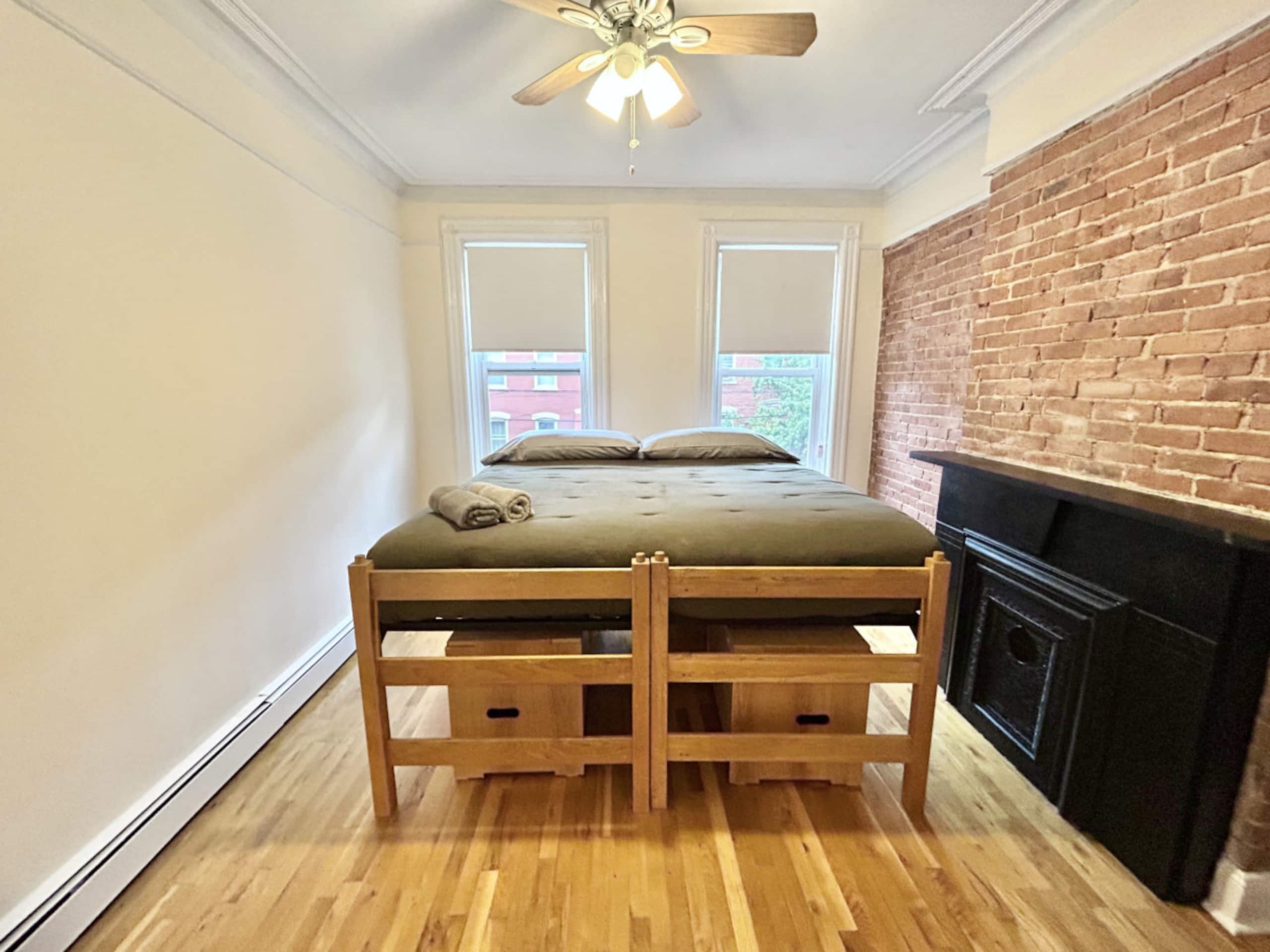 324 • 2BR/2BA • Charming & Bright • 20 Min to NYC - Photo 11