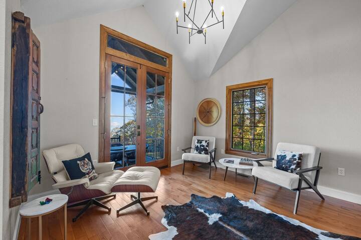 Asheville Home 15m from Downtown w Hot Tub & Sauna gallery image 3