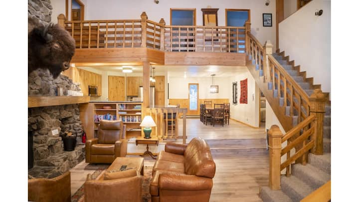 Reed Home - Spacious home on .5 acres with stone