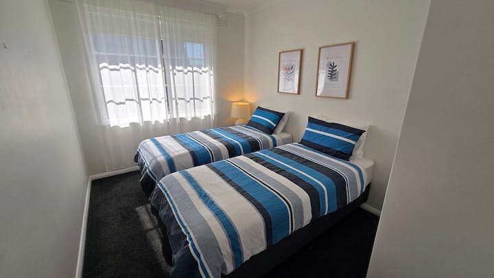 Втора спална соба конфигурирана како два единечни кревета