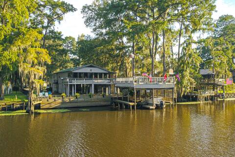 Lakefront Home: Deck, Grills & Fire Pit in Karnack